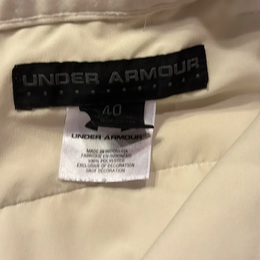 Under Armour Off White Golfing Shorts Size 40 Men’s